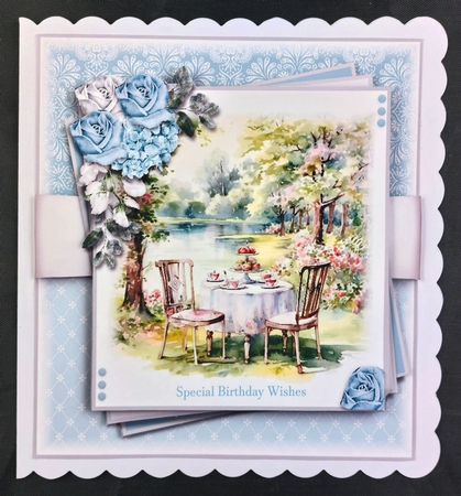Picnic by the lake by Linda Short