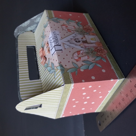 2021-Happy Holidays Wreath Gable Box by Lisa Lee