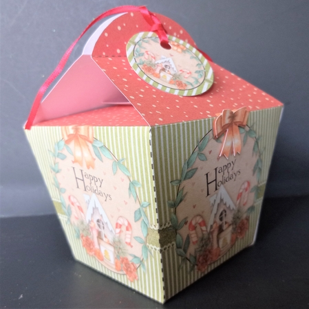 2021-Happy Holidays Wreath Gift Box by Lisa Lee