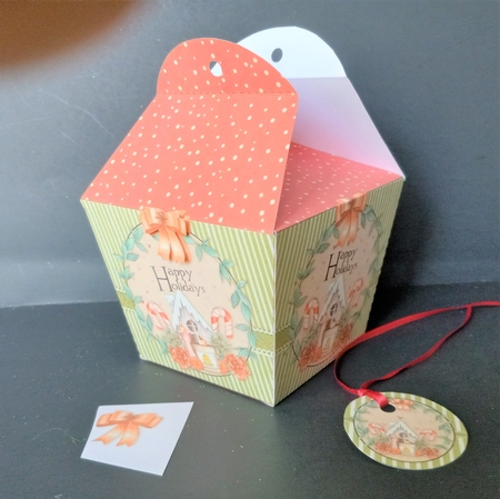 2021-Happy Holidays Wreath Gift Box by Lisa Lee