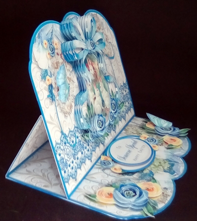 Shaped Vintage Easter Easel Mini Kit-3 by Louisa Price