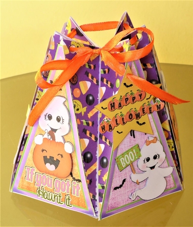 HALLOWEEN HAUNT IT - OCTAGON FAVOR GIFT BAG by Lynn Butters