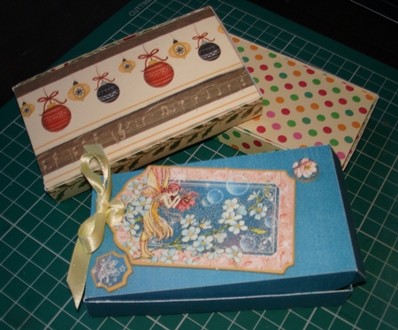 No glue - Small Presentation Gift box for gifts, christmas by Lynne Brown