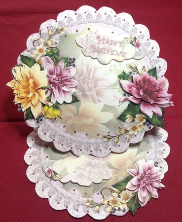 Pretty Ring of Dahlias Scalloped Round Easel Card Mini Kit by Margaret Hanning