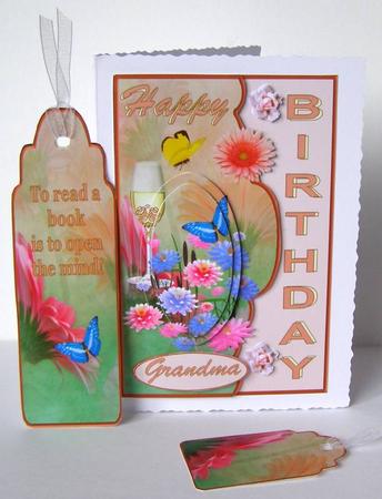 Pretty Flowers Scalloped Edge Mini Kit by Margaret McCartney
