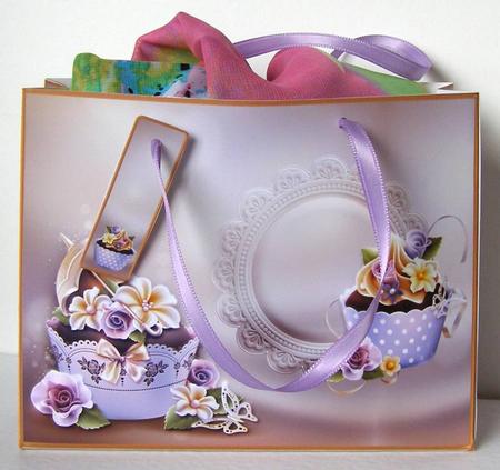Cupcakes - Large 19x15x6cm Gift Bag by Margaret McCartney