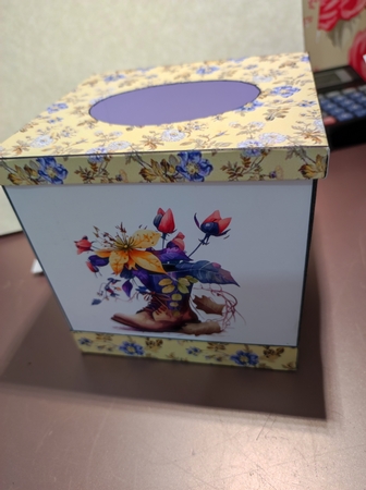 Tissue box cover Flowers & leaves by marie nowell