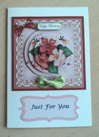 Pretty Viola Quick Card with Circle Pyramage Topper by Marijke Kok