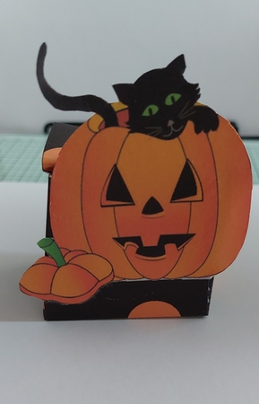 HALLOWEEN BLACK CAT TOP TREAT BOX by Marion Harding