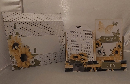 2025 SUNFLOWERS CALENDAR STEPPER CARD by Marion Harding