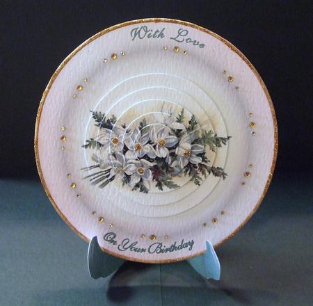 Delightful Daffodils Plate Card & Stand with Pyramid by Marjo Reints