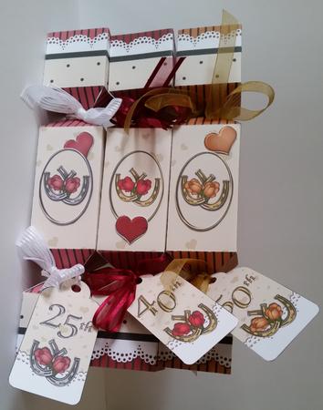 3D Annniversary Horseshoes & Roses Cracker Gift Favour Boxes by Mary Brunton
