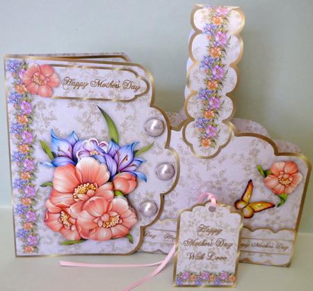 Fabulous Florals Scallop Card and Envelope Bag by Michelle Chivers