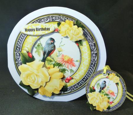 Round Cardtopper with Decoupage by Michelle Chivers