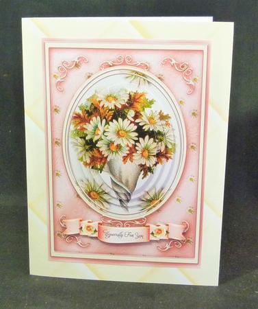 Daisy Pretty Pyramids Card by Michelle Chivers