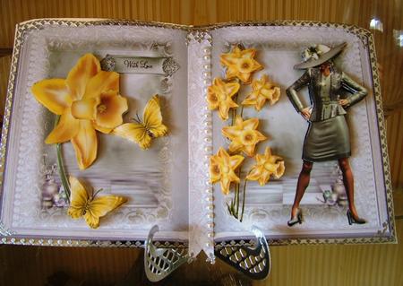 Daffodil Fab Forties Book Style Topper by Michelle Mann