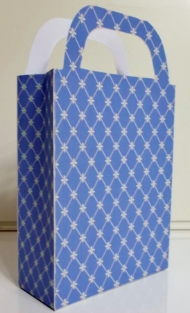 Gold flower lattice gift bag 20 by Pam Stubley