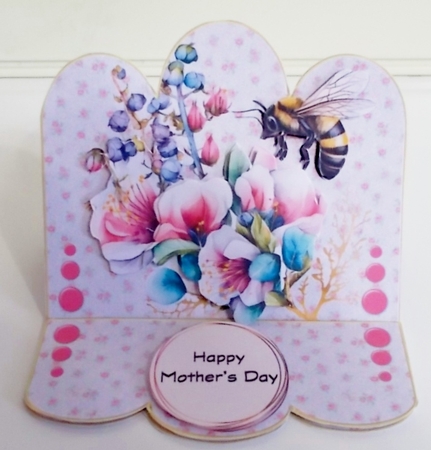 Triple scalloped flower and bee easel card by Pam Stubley