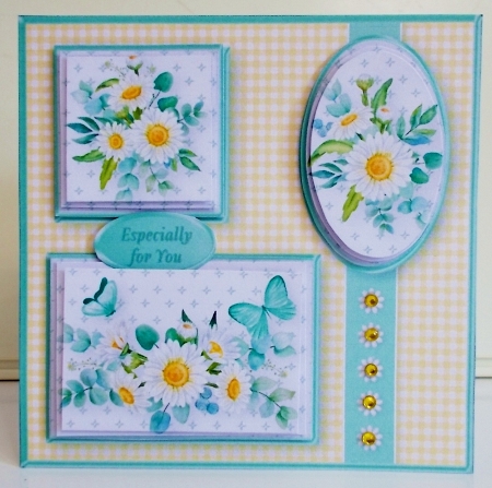 Daisies - Triple Pyramid Card Mini Kit by Pam Stubley