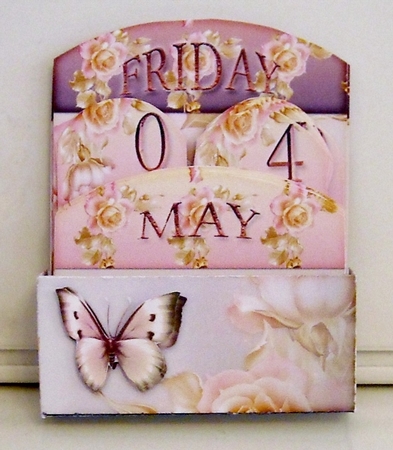 Perpetula Calendar Flower Roses 112 by Pam Stubley