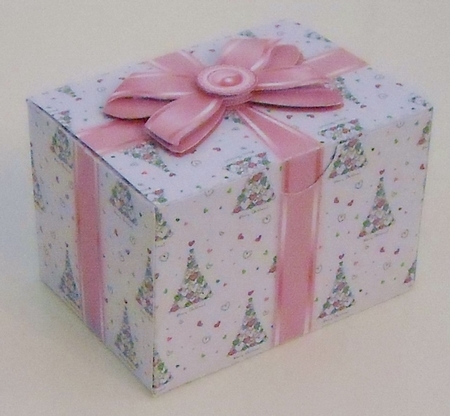 Gift Box Hearts Christmas Tree Pattern with Bow Decoupage by Pam Stubley