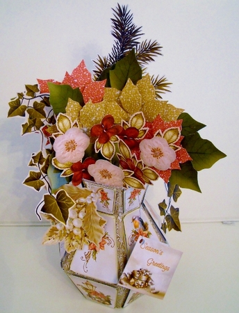 Robins Christmas 3d Vase and Flowers by Pam Stubley