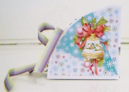 Circle Folding Christmas Card with Instructions by Pam Stubley