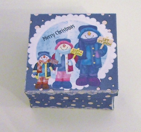 CHRISTMAS GIFT BOX WITH SNOWMEN GROUP by Pam Stubley
