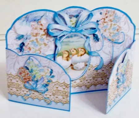Wrap-Around Easter Gatefold MiniKit b5 by Pam Stubley