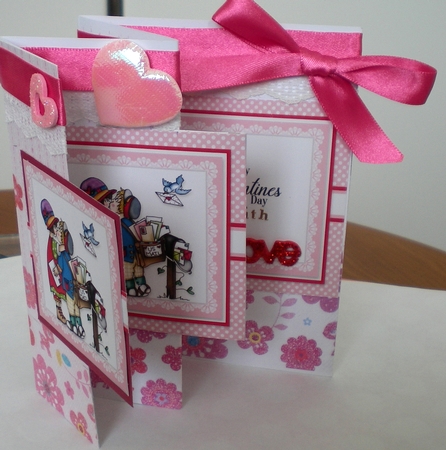 Smooches - Valentine Topper Plus Insert by Pamela Horton