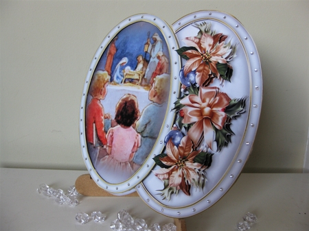 Festive Ovals - Seasonal Flowers by Pat Mottram