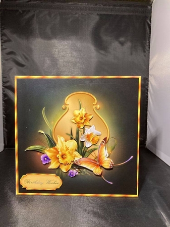 Dancing Daffodils - Square Card Front with Step-by-Step by pauline inglis