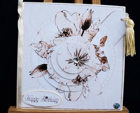 Posy & Pearls Quick Card with Circle Pyramage by Pauline Worthington