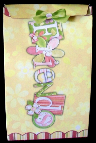 Buds N Blossoms Friends Pinch Bag by Rae Trees