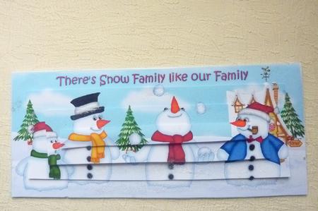 Dl Christmas for the Family Pyramid by Rosina Walker