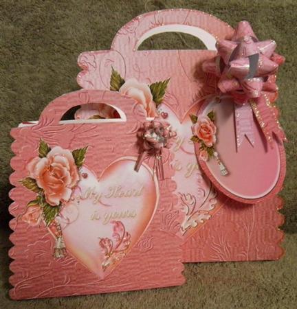 Hearts & Roses Gift Bags & Bow Pink Set by Ruth Taylor