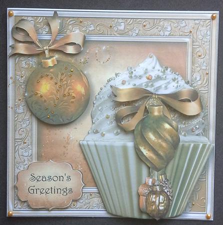 Bling Christmas Cupcake in Gold by S. Corbey