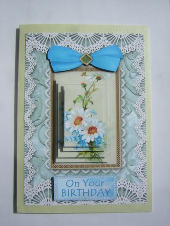 Pretty Daisies A5 Lace Border Card Front Step by Step by Sandra Carlse