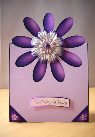 Lazy Daisy Over the Edge Card in Purple by Selina Dittmann