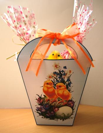 Vintage Easter Chicks Gift Bag / Box by Selina Dittmann
