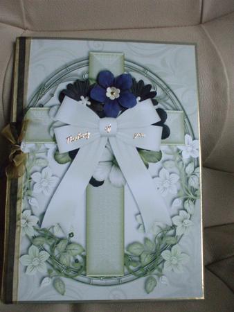 Oval Cross in Light Green A4 by Sharon Scott
