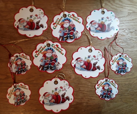 10 Scalloped Santa Gift Tags by Shirley Taylor