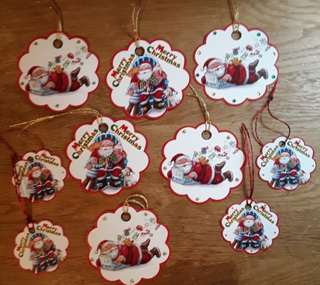 10 Scalloped Santa Gift Tags by Shirley Taylor