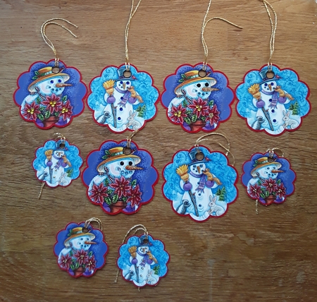 10 Scalloped Snowmen Gift Tags by Shirley Taylor