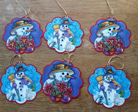 10 Scalloped Snowmen Gift Tags by Shirley Taylor