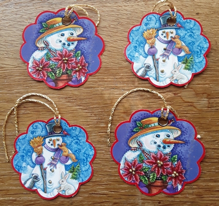10 Scalloped Snowmen Gift Tags by Shirley Taylor