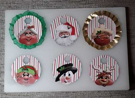 WINE GLASS TAGS SANTA AND THE GANG by Shirley Taylor