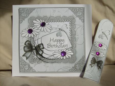Daisies on Metallic Lace Quick Card with Circle Pyramage by Sue Wright
