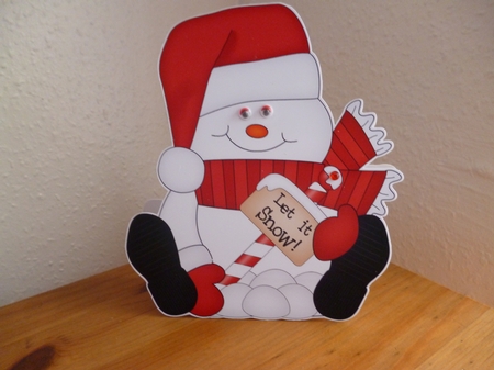 3D Shaped Christmas Card Kit - Snowman Oli wants it to Snow! by Susan Garrett