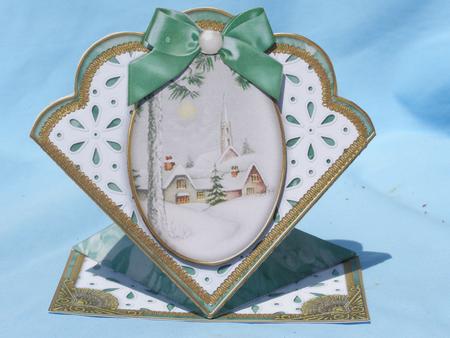 Winter Pub Anglaise Scallop Spring Decoupage Card by Susan Smith